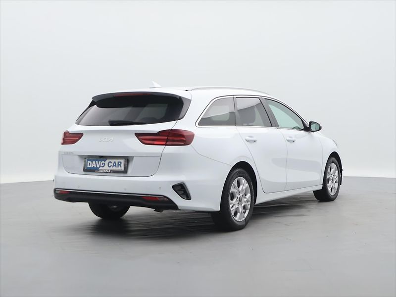 Kia Ceed 1,5 T-GDI 117kW TOP DPH CZ 1.M - fotka 7 z 32