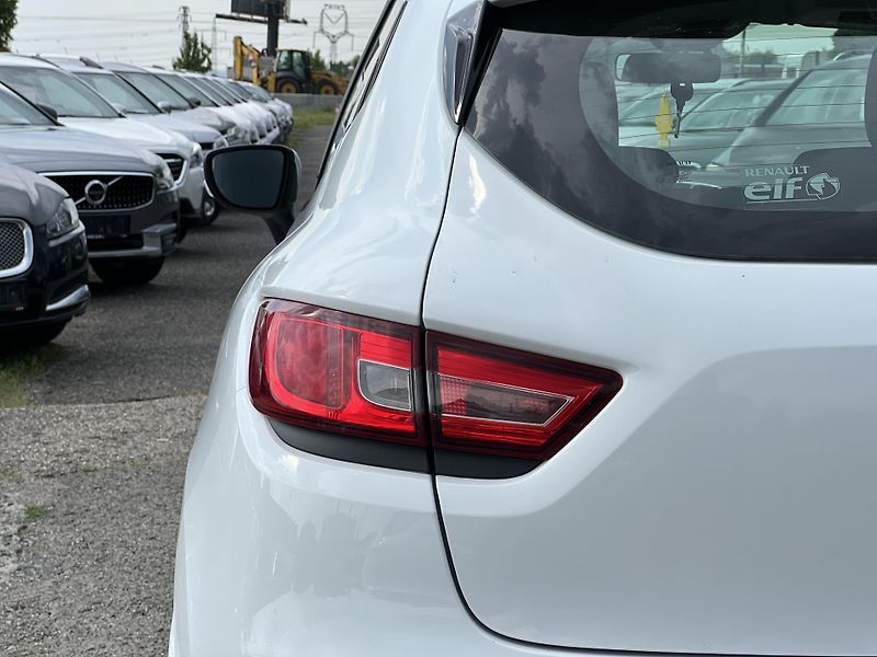 Renault Clio 1.2i 16v NAVI KLIMA PŮVOD ČR - fotka 37 z 39