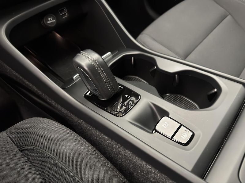 Volvo XC40 T3 MOMENTUM CZ REZERVACE - fotka 29 z 47