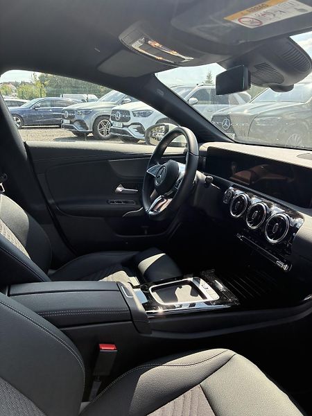 Mercedes-Benz CLA (2024) 200d shooting brake - fotka 6 z 15