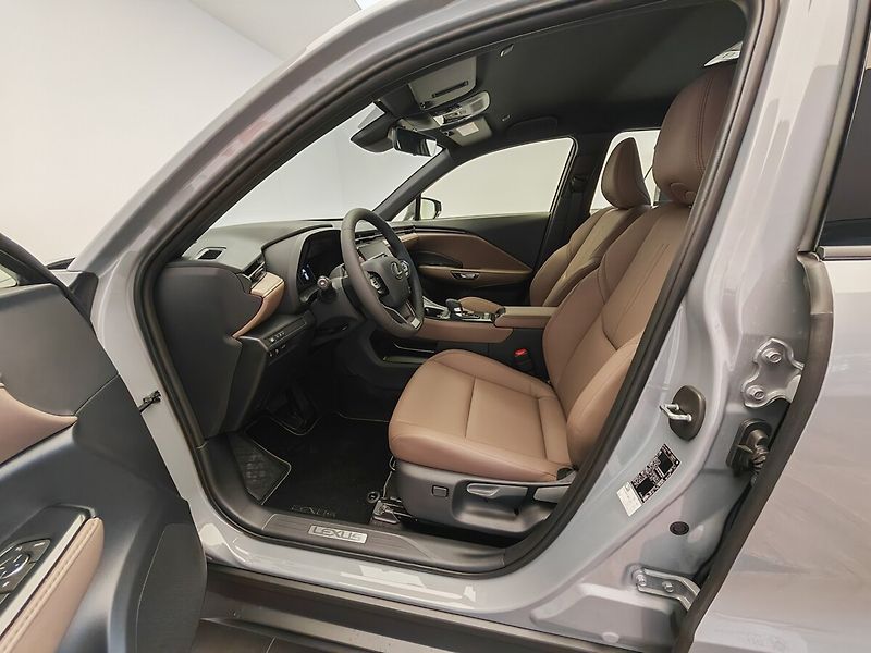 Lexus LBX ELEGANT TECH - fotka 21 z 39