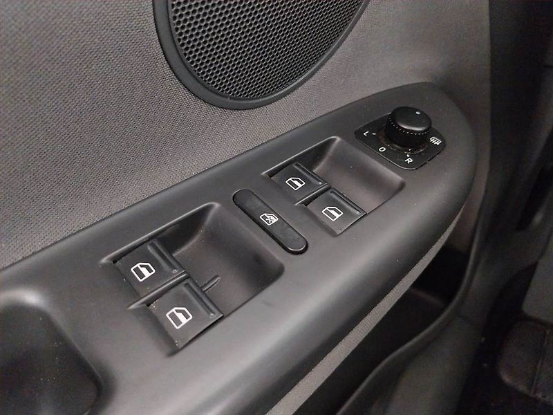 Volkswagen Golf Plus (2009) 1.6, po STK, dobrý stav - fotka 20 z 22
