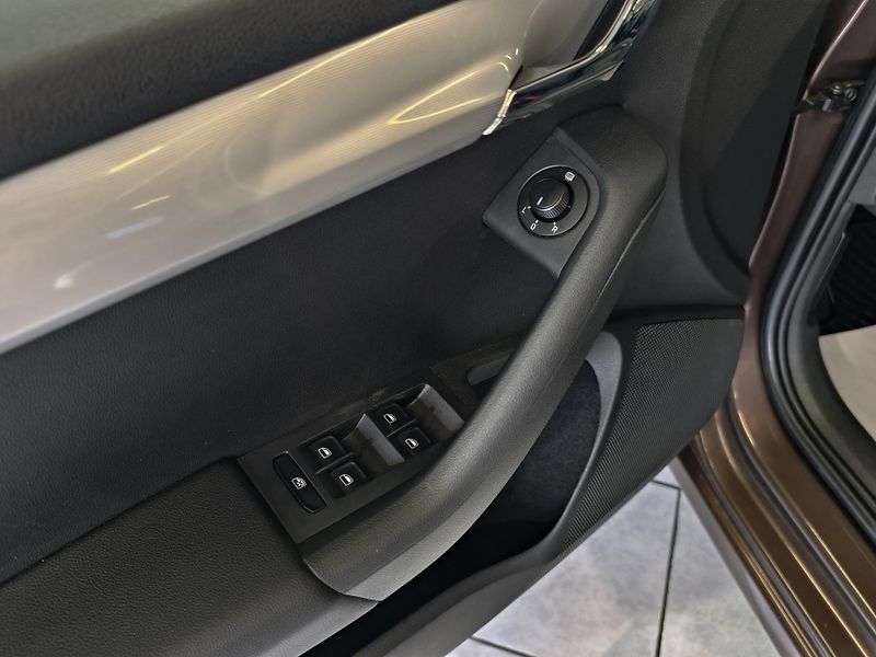 Škoda Octavia KOMBI 1.2 TSi 77kW VÝHŘEVY PDC - fotka 17 z 22