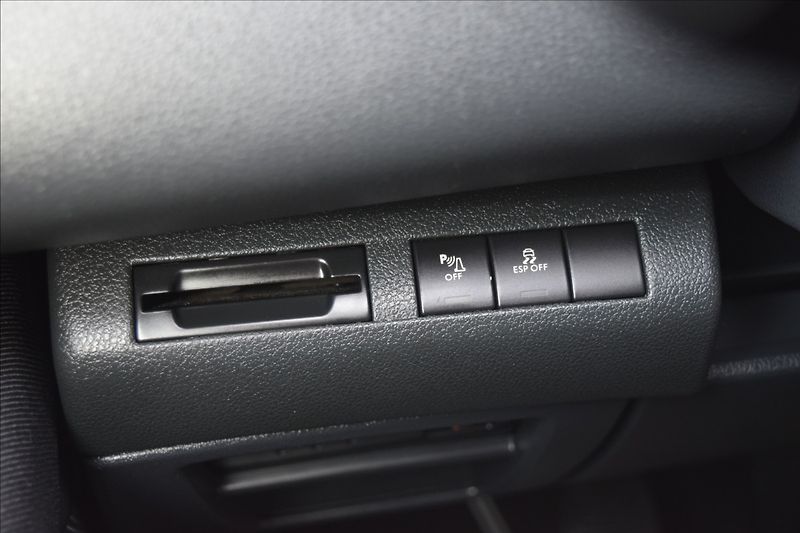 Peugeot 3008 1,6 i 88KW ALU NAVI PANORAMA - fotka 26 z 50