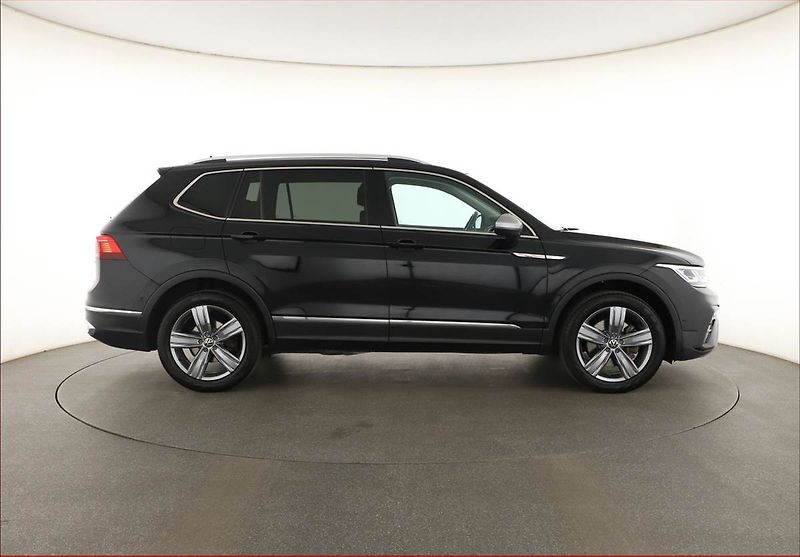 Volkswagen Tiguan Allspace (2023) Elegance 2.0 TSI - fotka 6 z 16