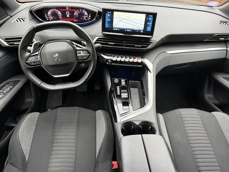 Peugeot 5008 (2023) 130ch S&S EAT8 7 míst, kamera - fotka 7 z 17