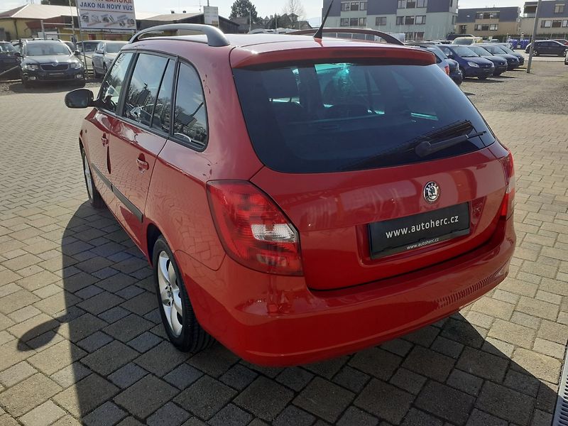 Škoda Fabia (2010) 1.2 TSi Kombi AMBIENTE - fotka 5 z 35