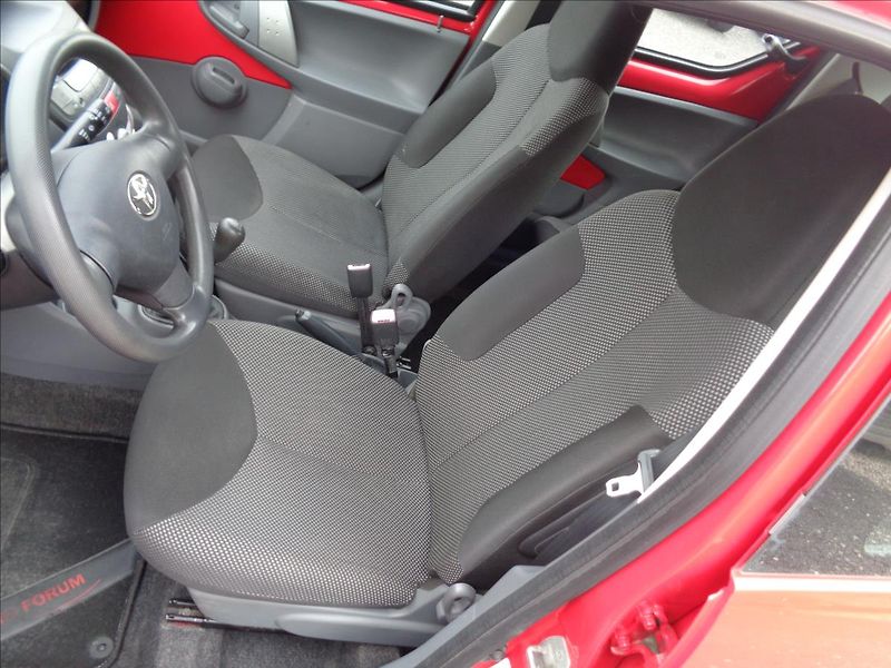 Toyota Aygo 1,0 - fotka 13 z 16