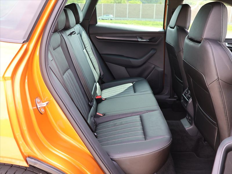 Škoda Karoq 2,0 TDI DSG Sportline 4x4 DPH - fotka 28 z 39