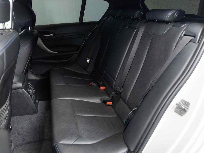 BMW Řada 1 M140i xDrive - fotka 21 z 23