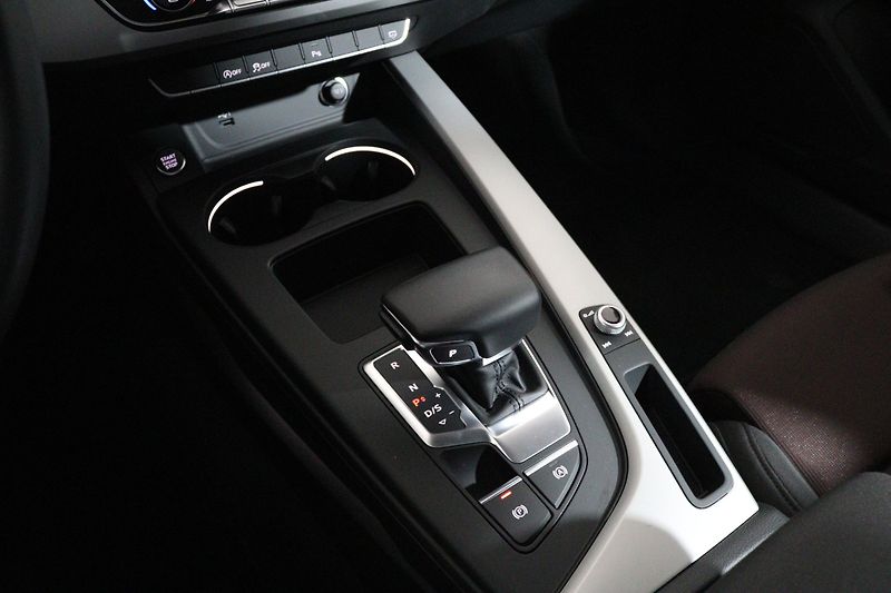 Audi A4 Avant Sline 35 TDI Stronic - fotka 19 z 24