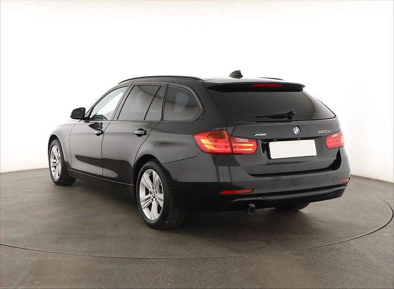 BMW Řada 3 (2013) 320 d xDrive, 4X4, Automat - fotka 4 z 17
