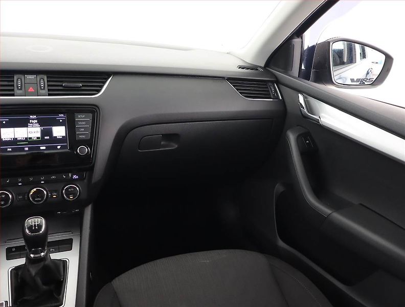 Škoda Octavia (2015) 1.6 TDI, Tempomat - fotka 8 z 19