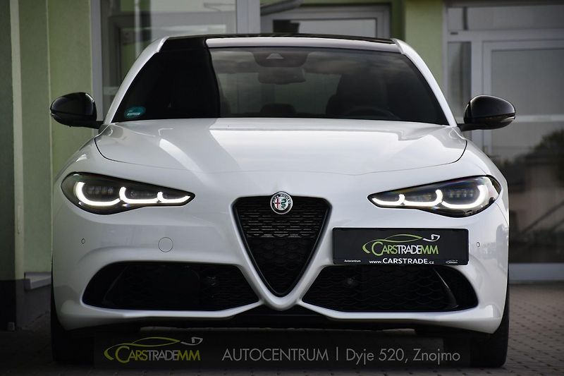 Alfa Romeo Giulia 2.0T 16V 206kW VELOCE AT8 Q4 - fotka 8 z 49