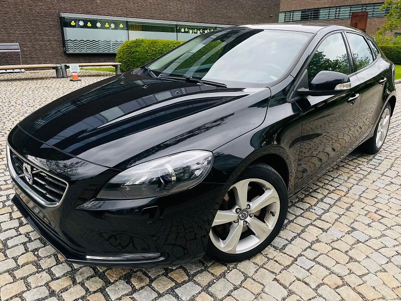Volvo V40 2.0D3 5VÁLEC MANUÁL 1MAJITEL - fotka 2 z 41