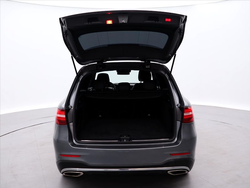 Mercedes-Benz GLC 2,0 250 4MATIC AMG LINE - fotka 9 z 27