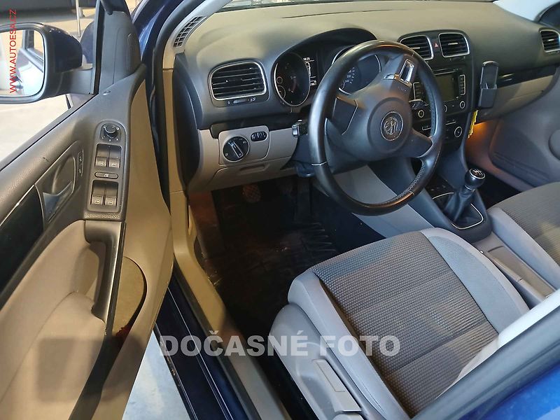 Volkswagen Golf (2011) 1.6., navi, autoAC - fotka 3 z 3