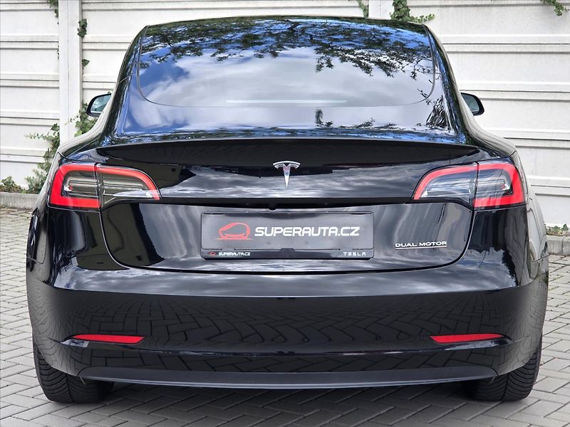 Tesla Model 3 Performance 393kW ČR 1.maj  Pe - fotka 6 z 19