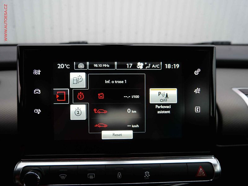 Citroën C4 Cactus (2015) 1.2 PT, ČR, AC, tempo, park - fotka 15 z 21