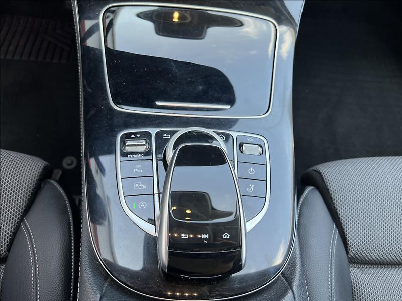Mercedes-Benz Třídy E 2,0 E 220 d / 9G-TRONIC - fotka 27 z 35