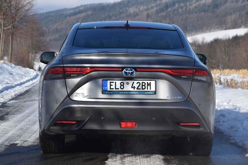 Toyota Mirai je zatím na silnicích bílou vránou