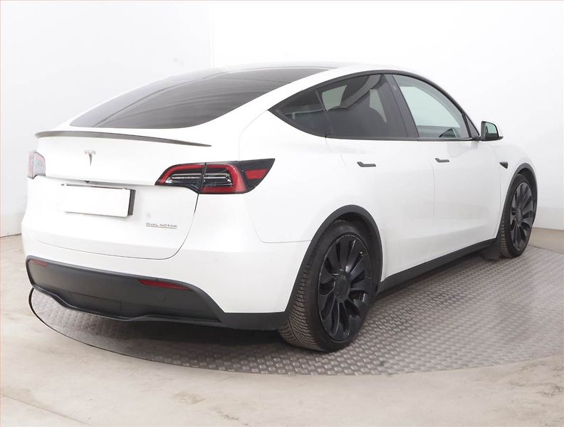 Tesla Model Y (2022) Performance 79kWh, SoH 91% - fotka 5 z 21