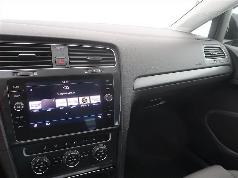 Volkswagen Golf (2019) Highline 1.0 TSI, Tempomat - fotka 12 z 18
