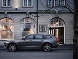Volvo V90 Cross Country.