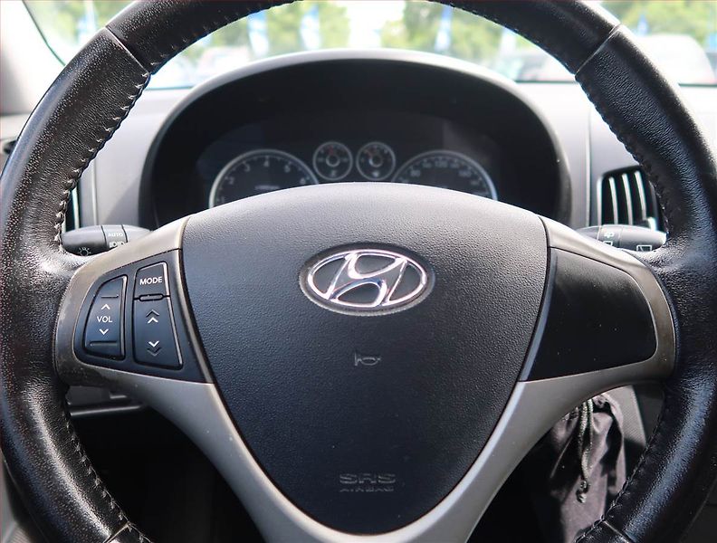 Hyundai i30 (2009) 1.6 CVVT, v provozu - fotka 15 z 18