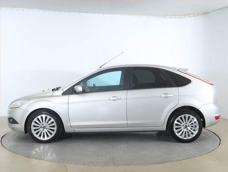 Ford Focus (2008) 2.0 16V, Automat, Serv.kniha - fotka 3 z 17