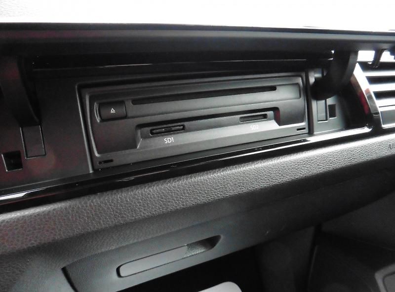 Volkswagen Touran 1,4 TSI R-Line, Navi, 7.míst.. - fotka 20 z 23
