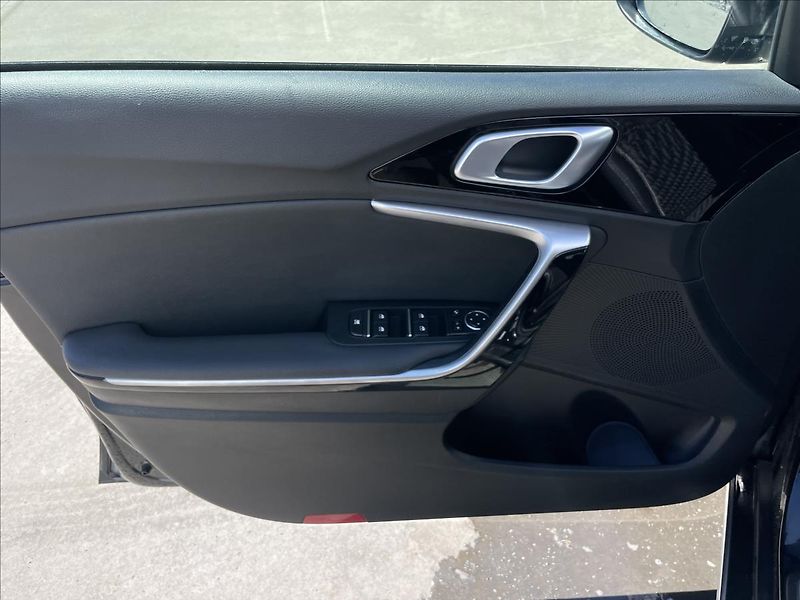 Kia XCeed 1,5 T-GDI Exclusive NAVI - fotka 14 z 23
