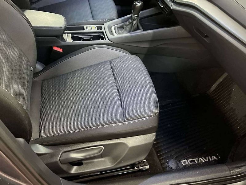 Škoda Octavia (2022) Ambition 1.5 TSI - fotka 14 z 20