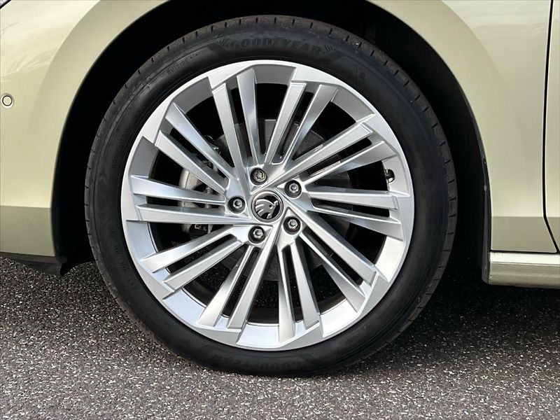 Škoda Superb 2,0 TDi 110 kW 7DSG L&K  IV. - fotka 31 z 32