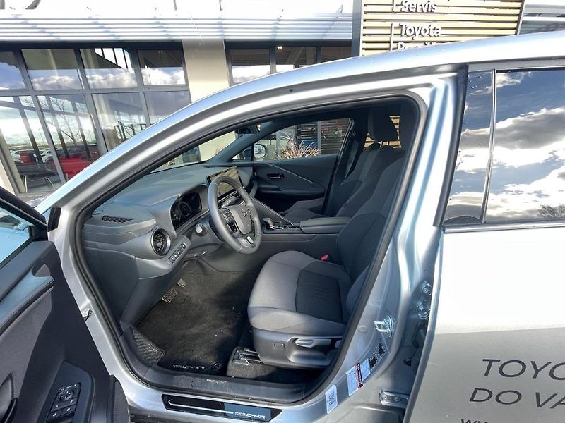 Toyota C-HR 2.0 Plug-In Hybrid Style - fotka 6 z 28