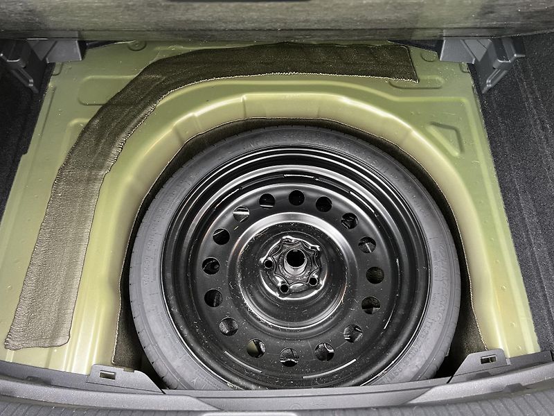 Volkswagen Taigo (2023) 1.0 TSI, pěkný stav - fotka 27 z 28