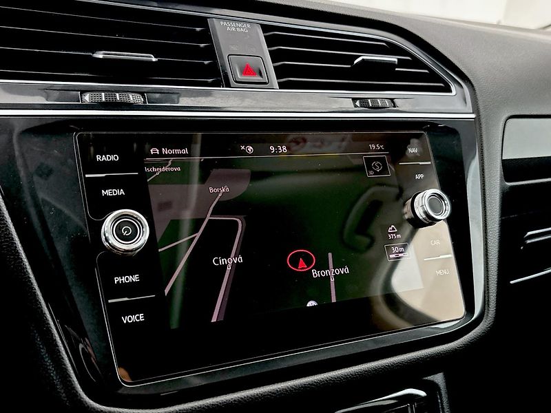 Volkswagen Tiguan Highline 4MOT DSG - fotka 26 z 30