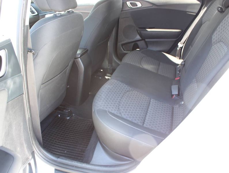 Kia Ceed (2018) 1.4 T-GDI 103kW manuál - fotka 18 z 32