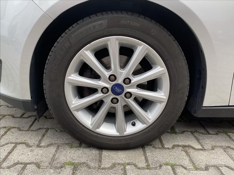 Ford Focus 1,5 TDCi NAVI VÝHŘEV - fotka 43 z 43