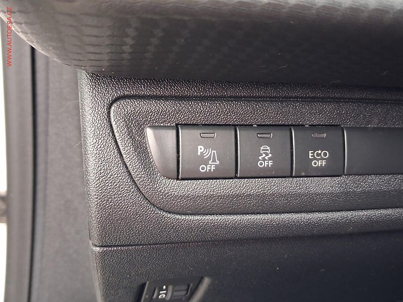 Peugeot 2008 (2017) 1.2PT, ČR, servis.kniha - fotka 13 z 20