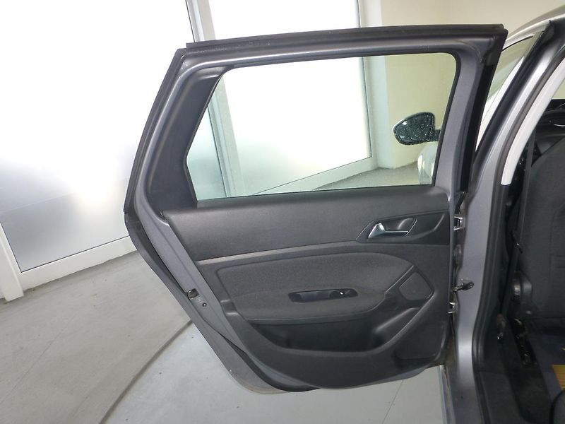 Peugeot 308 (2016) 1,6HDI*NAVIGACE**PARKS**TAŽNÉ - fotka 13 z 26