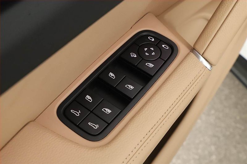 Porsche Cayenne (2022) V6 - fotka 16 z 18