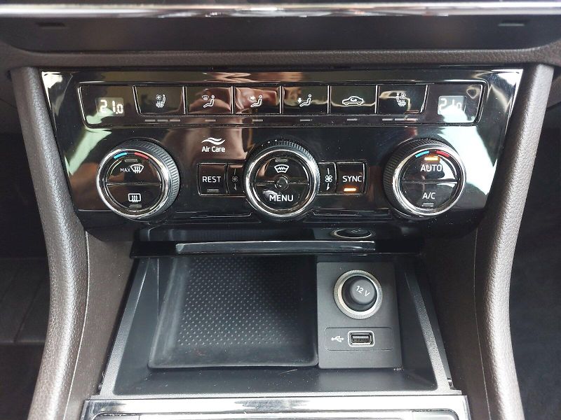 Škoda Superb (2019) Combi L&K DSG 4x4 2,0TDi 140kW - fotka 30 z 35