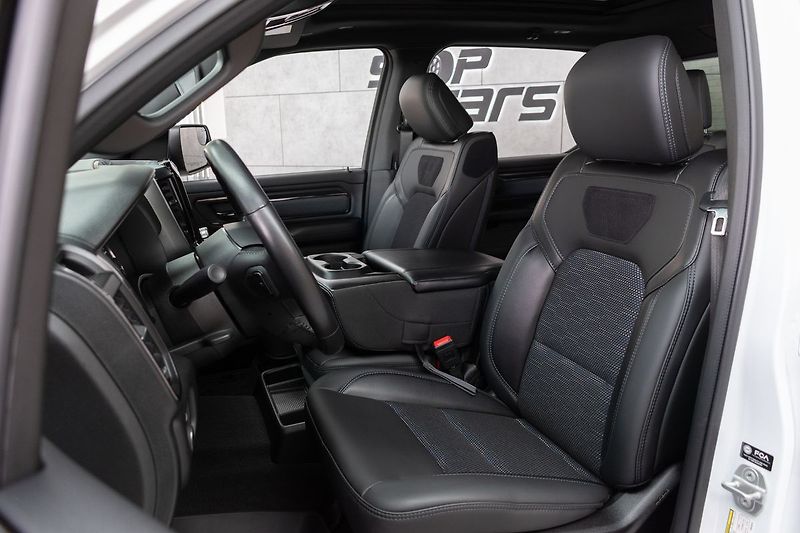 Dodge RAM 5.7 HEMI BIGHORN 4x4*PPF*ČR 1M - fotka 11 z 49
