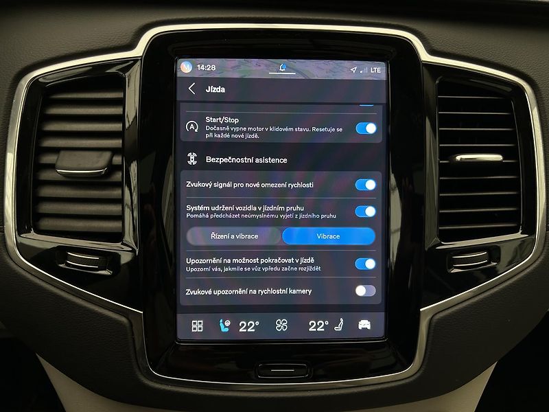 Volvo XC90 2.0  B5 4x4 Plus - fotka 23 z 31