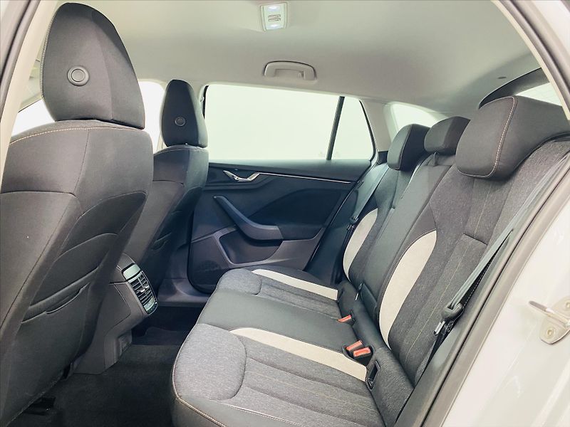 Škoda Scala 1,0 TSI 85kW Top Selection - fotka 6 z 25