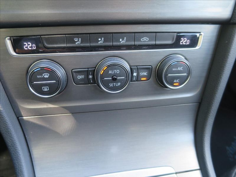 Volkswagen Golf 1,4  TSI - fotka 13 z 24