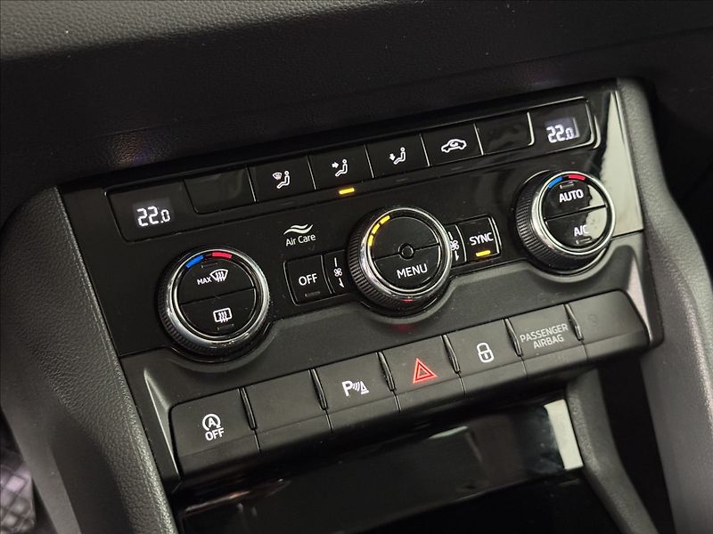 Škoda Karoq 1,5 TSi  DSG Style LED Kamera - fotka 40 z 44