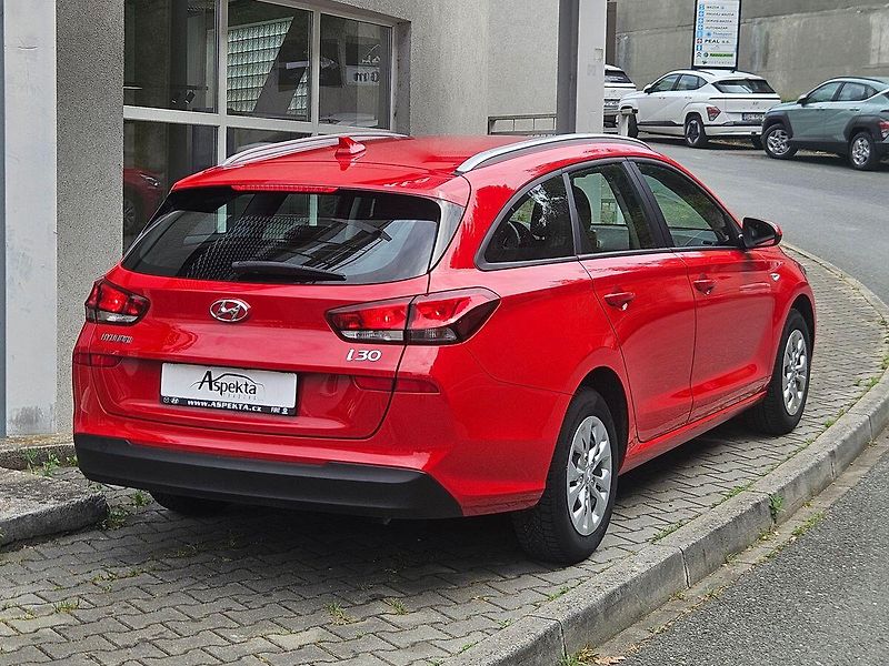 Hyundai i30 1.5i Start Plus, 1.maj. - fotka 5 z 29