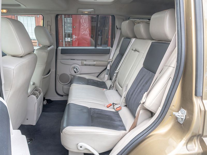 Jeep Commander (2007) ČR 3.0CRD 160KW – 7sedadel - fotka 45 z 62
